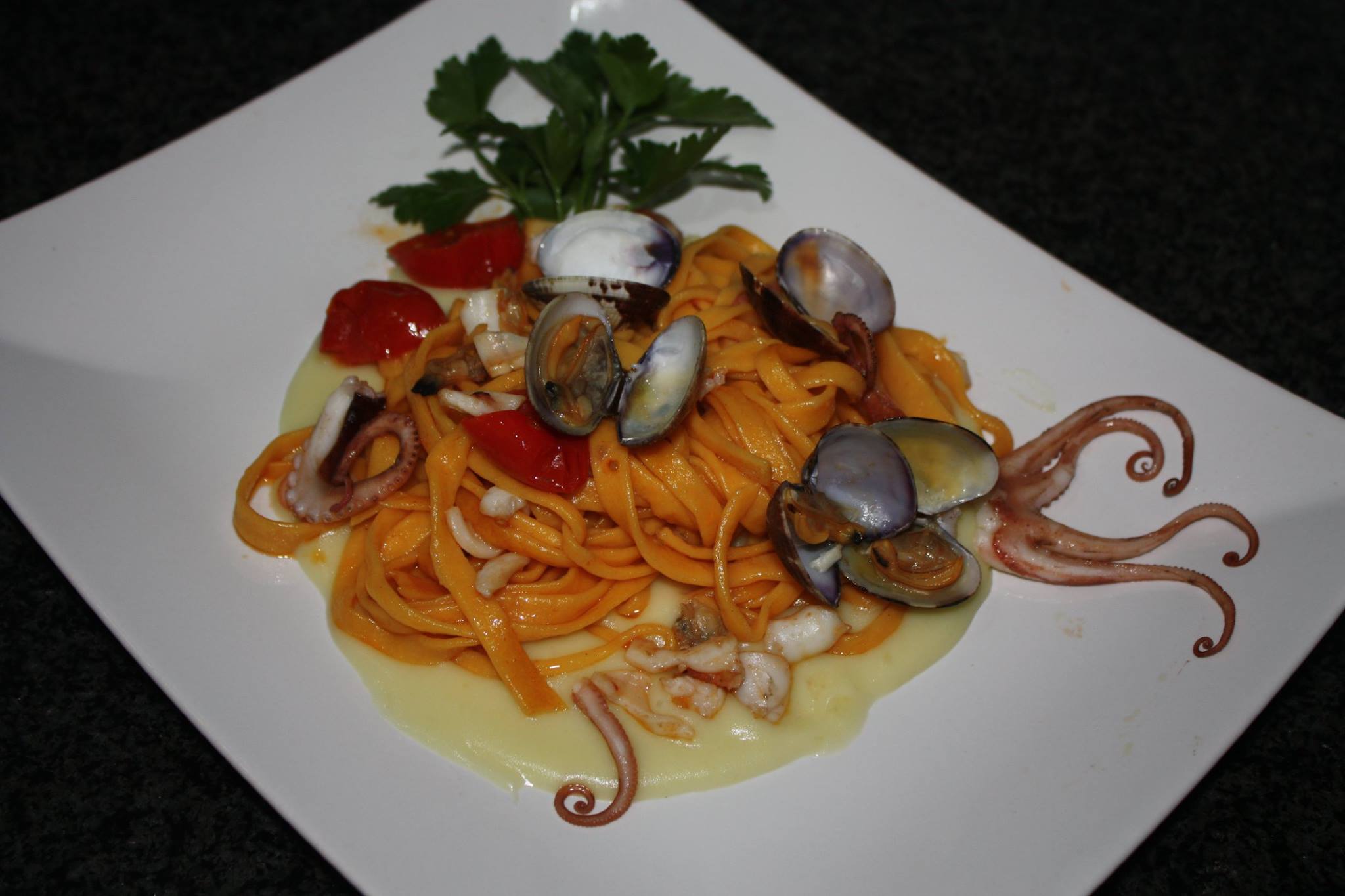Scialatielli alla zucca con polpo e vongole su vellutata di patate