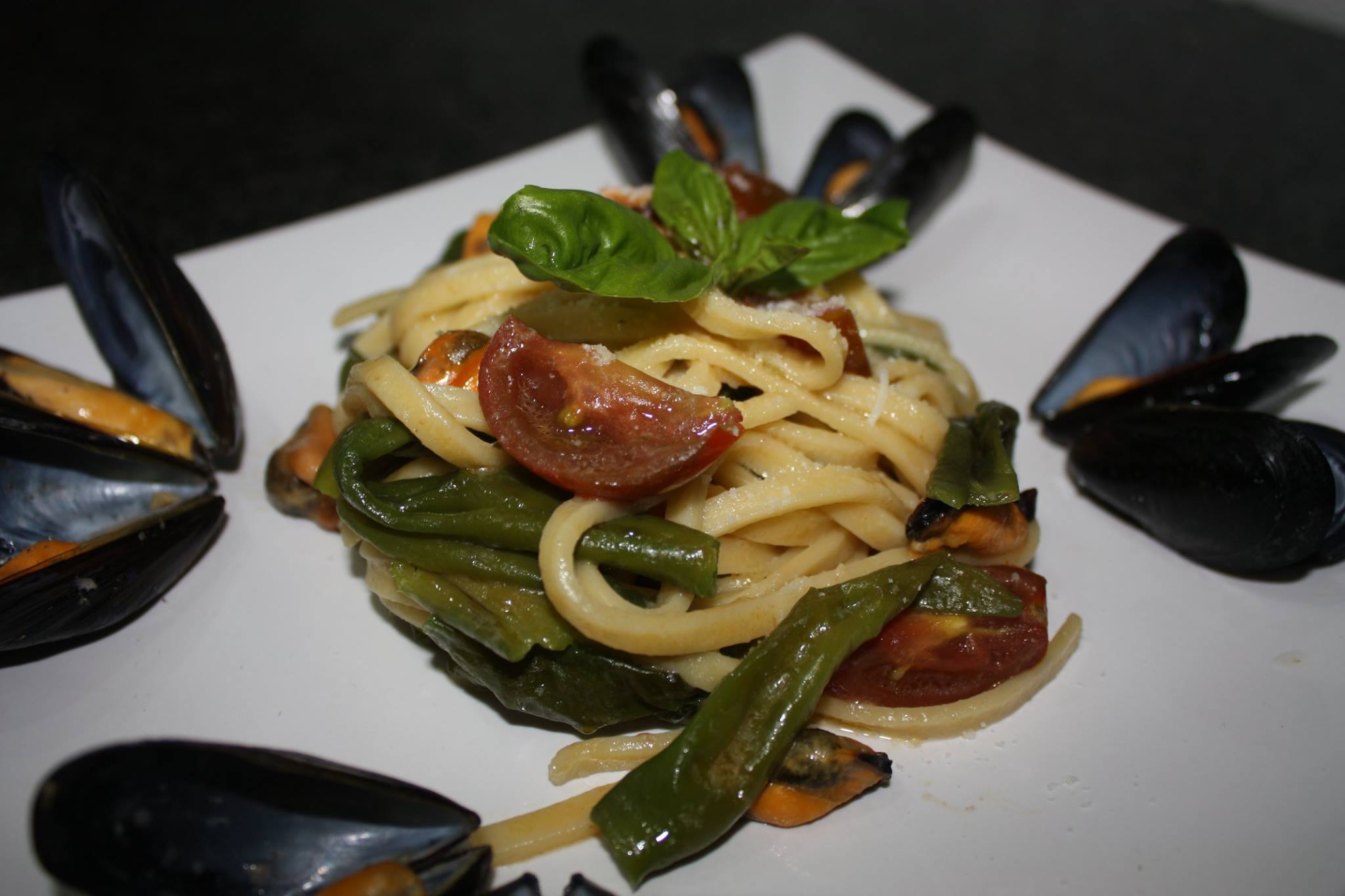 Scialatielli con cozze, peperoncini verdi, pomodorino striato e pecorino