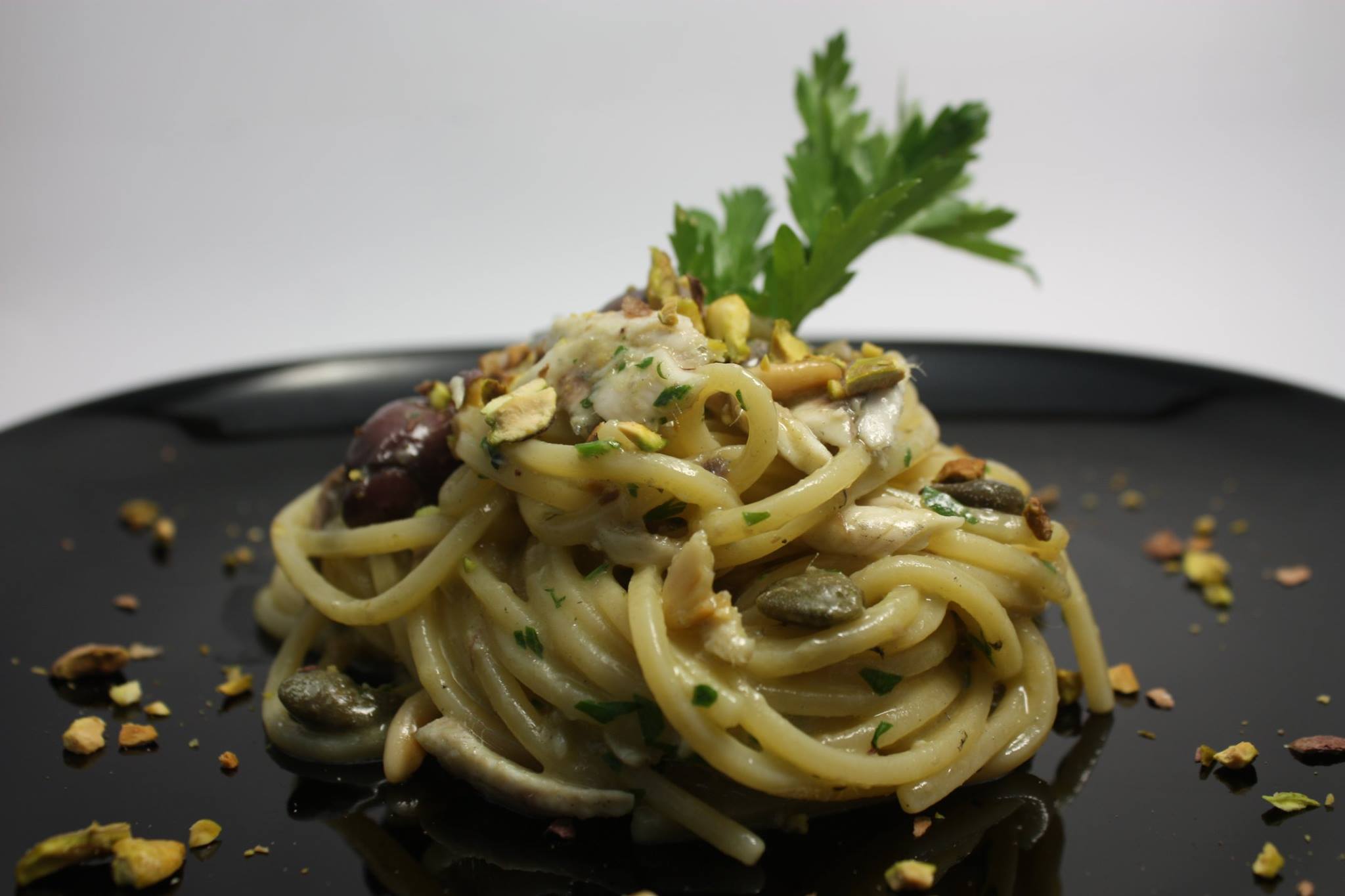Carbonara di alici con pinoli e pistacchi
