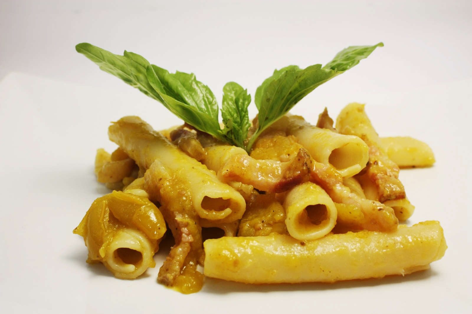 Candele all&rsquo;amatriciana con pomodorino giallo