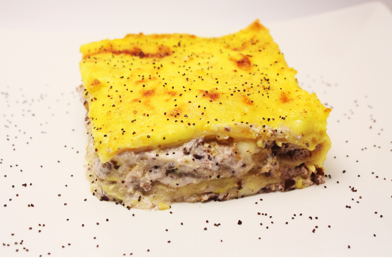 Lasagna vegetariana con ricotta alle olive nere e frutta secca