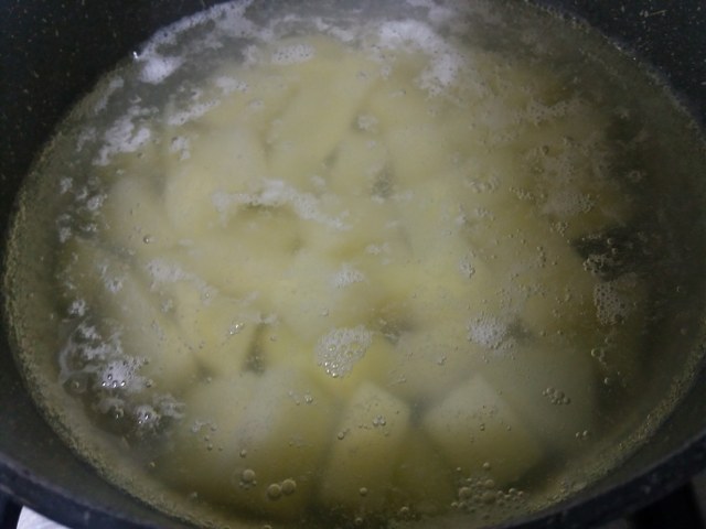 Linguine con torzelle, polipetti veraci e tarallo sbriciolato